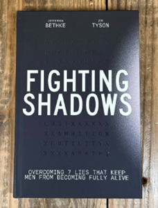 Fighting Shadows | Estudio de libros para hombres